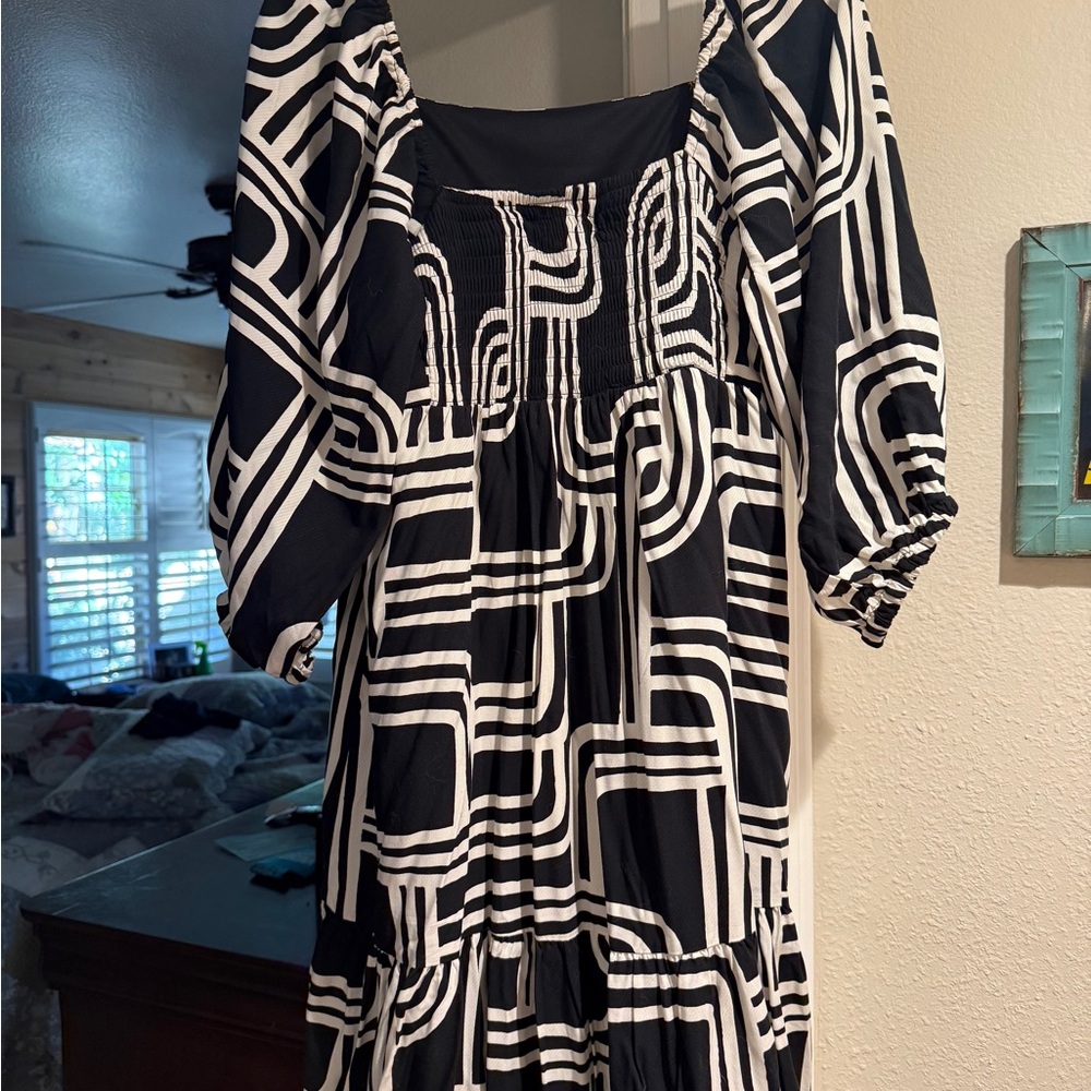 Nine West Black and White Abstract Long Sleeve Dress